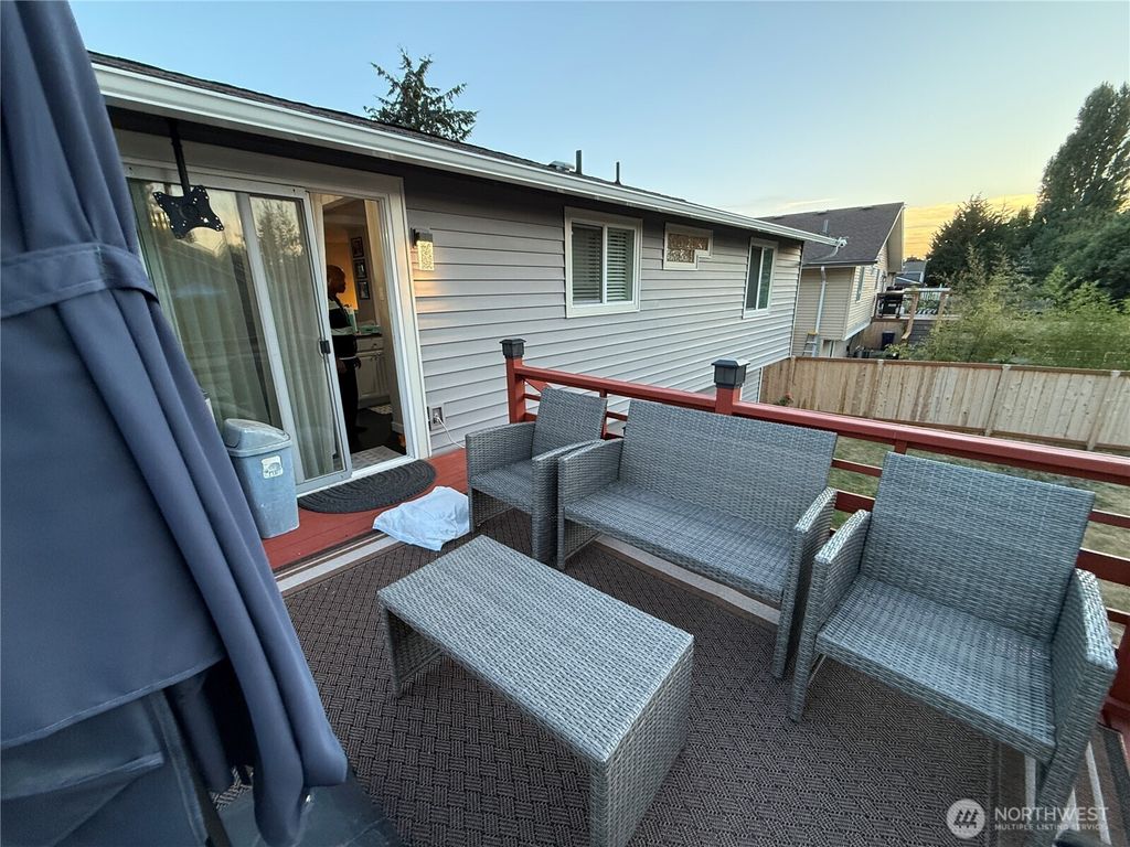 Image 19 of property listing at 6721 20th Street NE, Tacoma, WA 98422