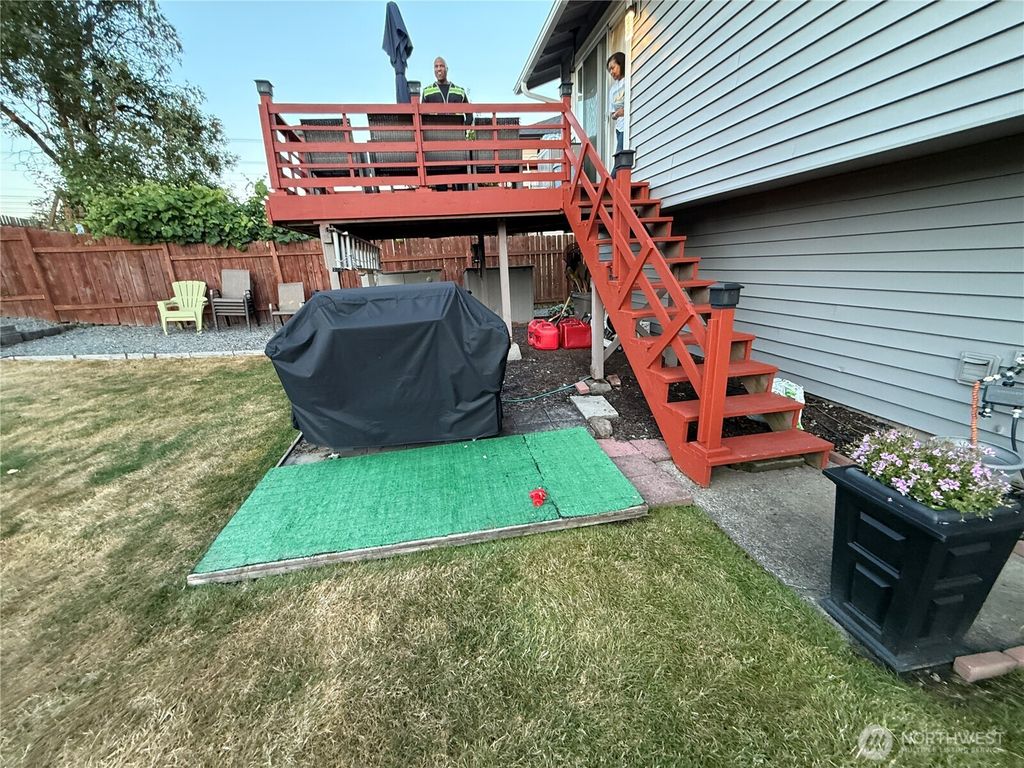 Image 20 of property listing at 6721 20th Street NE, Tacoma, WA 98422