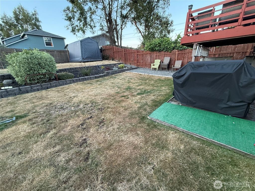 Image 21 of property listing at 6721 20th Street NE, Tacoma, WA 98422