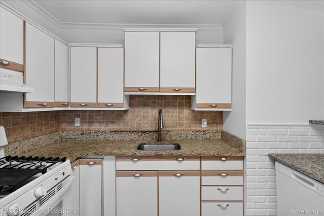 19064 Toepfer Drive, Eastpointe, MI 48021