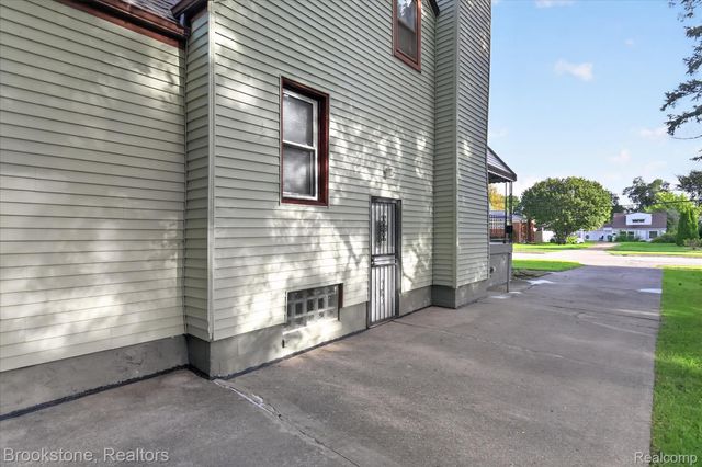 19064 Toepfer Drive, Eastpointe, MI 48021