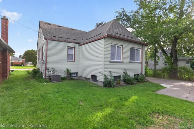 19064 Toepfer Drive, Eastpointe, MI 48021