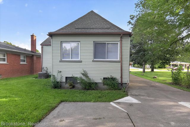 19064 Toepfer Drive, Eastpointe, MI 48021