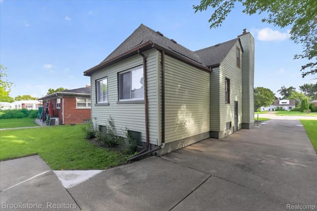 19064 Toepfer Drive, Eastpointe, MI 48021