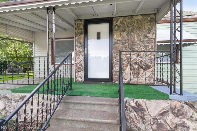 19064 Toepfer Drive, Eastpointe, MI 48021