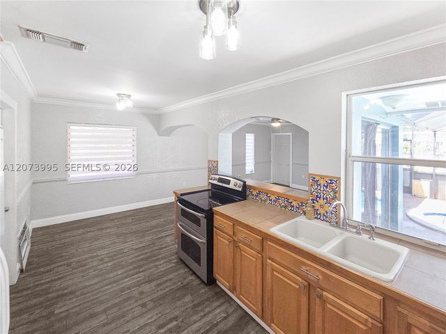 7505 Cleveland St, Hollywood, FL 33024