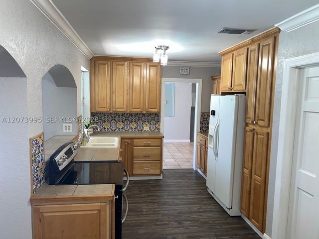 7505 Cleveland St, Hollywood, FL 33024