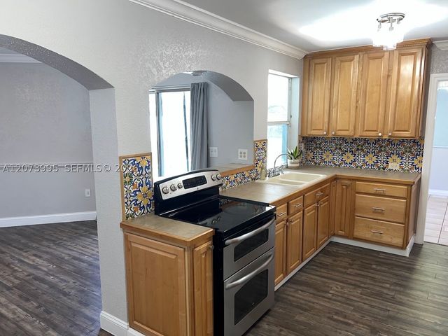 7505 Cleveland St, Hollywood, FL 33024