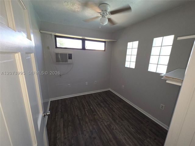 7505 Cleveland St, Hollywood, FL 33024