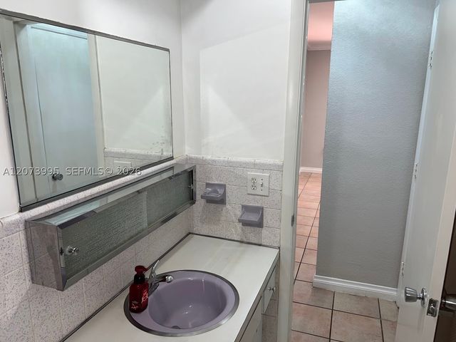 7505 Cleveland St, Hollywood, FL 33024