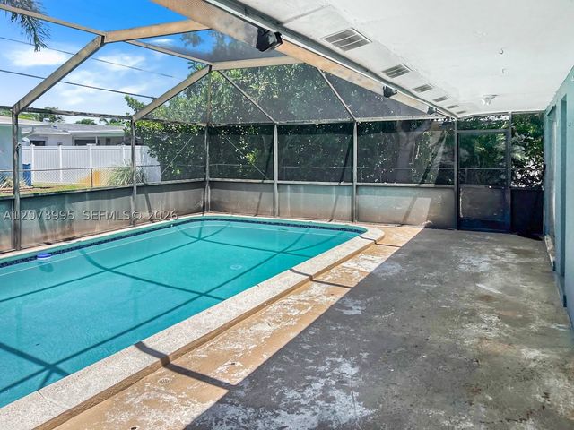 7505 Cleveland St, Hollywood, FL 33024