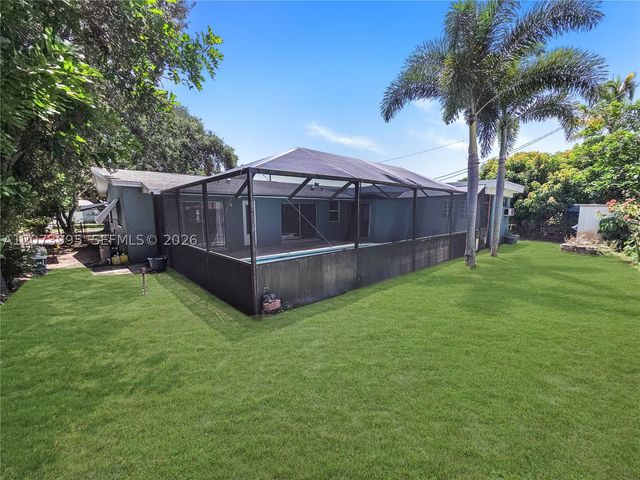 7505 Cleveland St, Hollywood, FL 33024