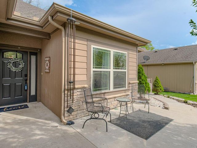 1111 SE Oak Ridge Drive, Oak Grove, MO 64075