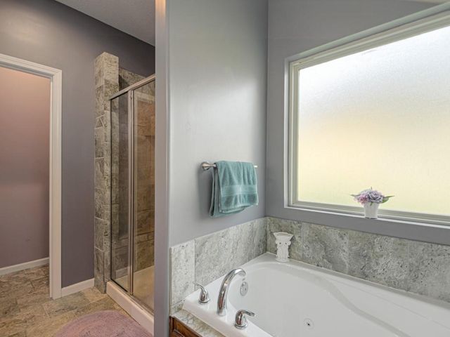 1111 SE Oak Ridge Drive, Oak Grove, MO 64075