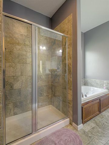 1111 SE Oak Ridge Drive, Oak Grove, MO 64075