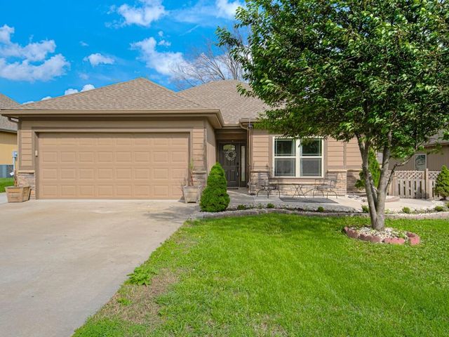 1111 SE Oak Ridge Drive, Oak Grove, MO 64075
