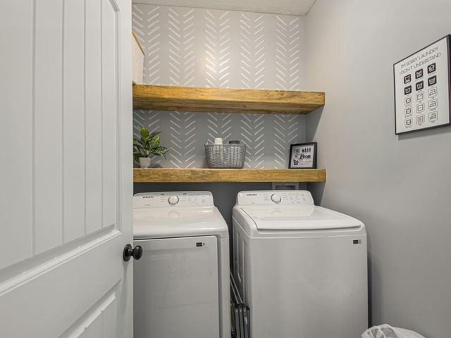 1111 SE Oak Ridge Drive, Oak Grove, MO 64075