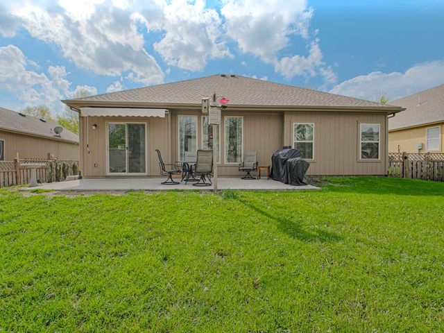 1111 SE Oak Ridge Drive, Oak Grove, MO 64075