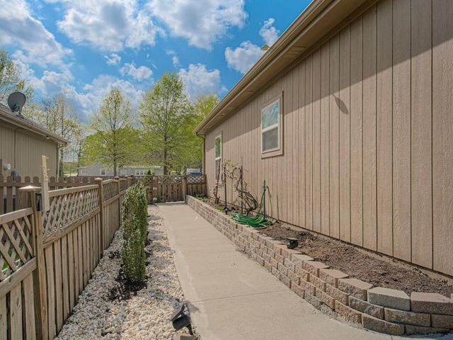 1111 SE Oak Ridge Drive, Oak Grove, MO 64075