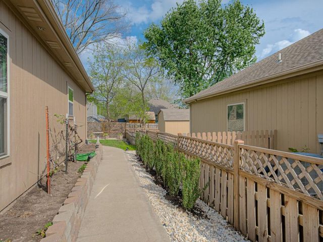1111 SE Oak Ridge Drive, Oak Grove, MO 64075