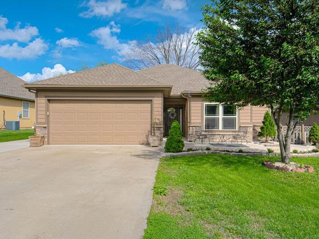 1111 SE Oak Ridge Drive, Oak Grove, MO 64075