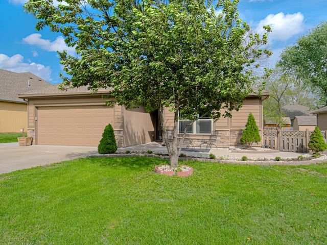 1111 SE Oak Ridge Drive, Oak Grove, MO 64075