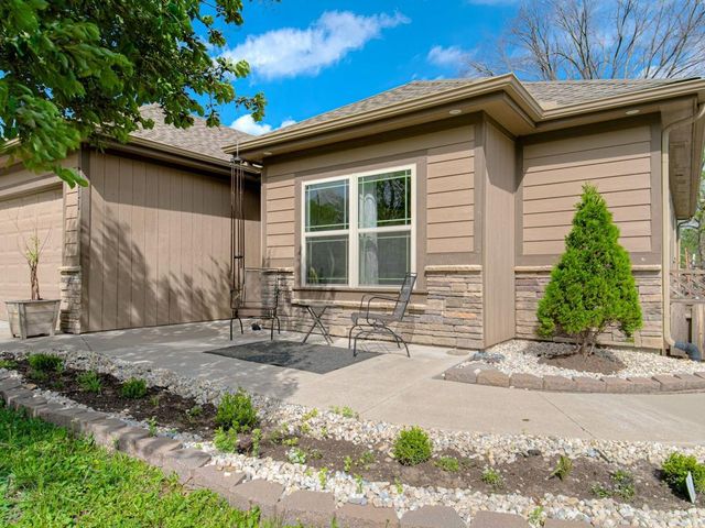 1111 SE Oak Ridge Drive, Oak Grove, MO 64075