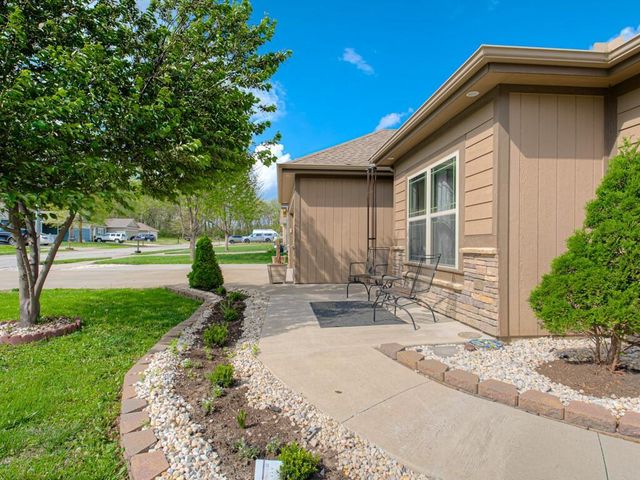 1111 SE Oak Ridge Drive, Oak Grove, MO 64075