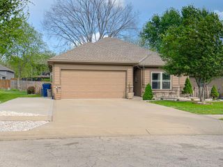 1111 SE Oak Ridge Drive, Oak Grove, MO 64075