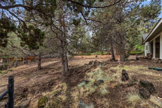 61180 Tapadera Street, Bend, OR 97702