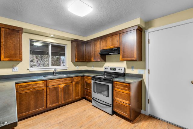 61180 Tapadera Street, Bend, OR 97702