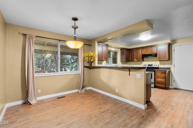 61180 Tapadera Street, Bend, OR 97702