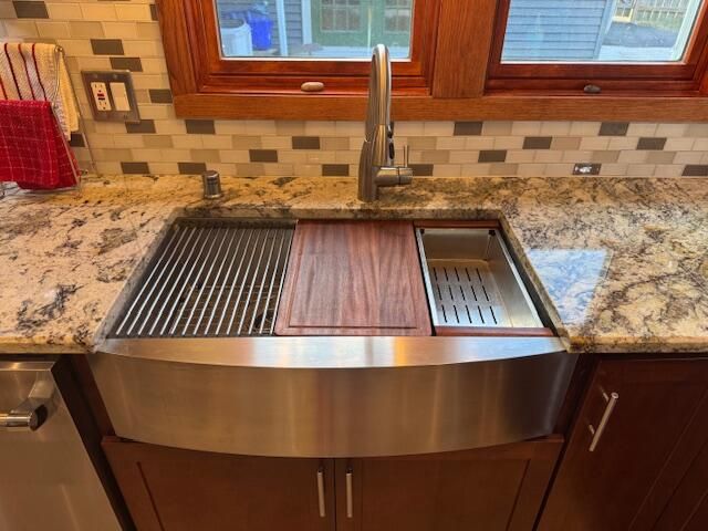 950 N Barker ROAD, Brookfield, WI 53045