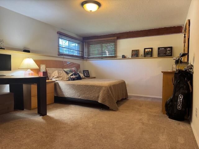 950 N Barker ROAD, Brookfield, WI 53045