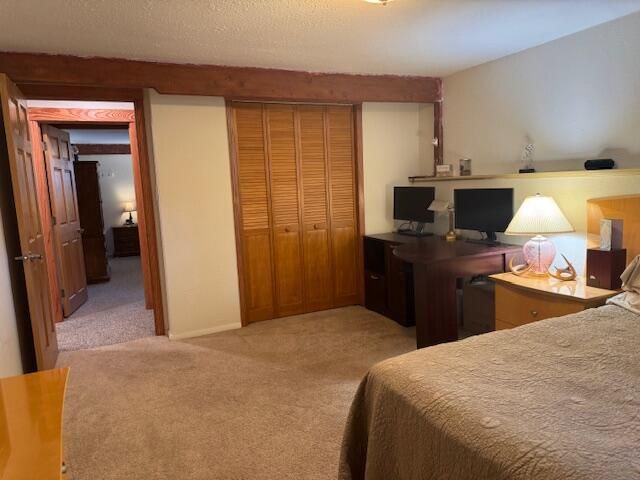 950 N Barker ROAD, Brookfield, WI 53045