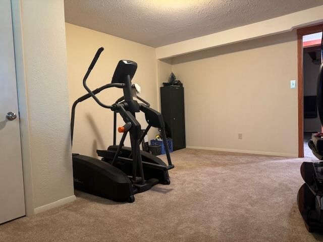 950 N Barker ROAD, Brookfield, WI 53045