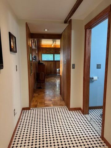 950 N Barker ROAD, Brookfield, WI 53045