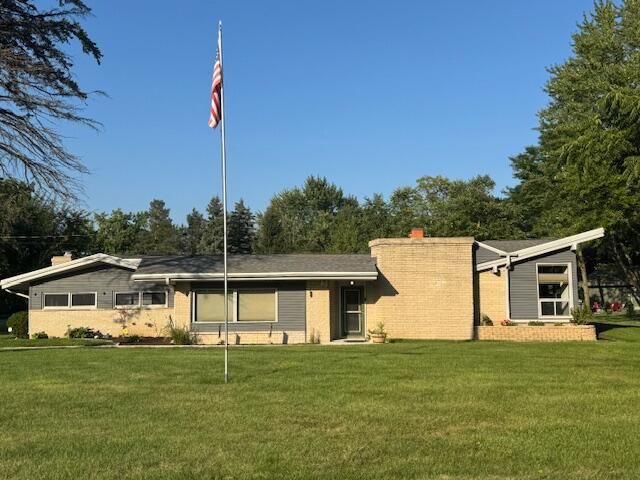 950 N Barker ROAD, Brookfield, WI 53045