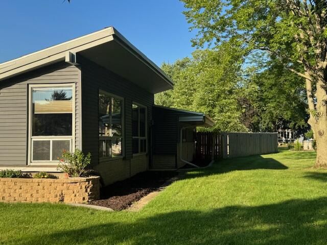 950 N Barker ROAD, Brookfield, WI 53045