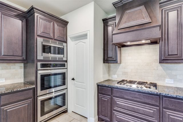 1029 Palo Oaks Drive, Burleson, TX 76028