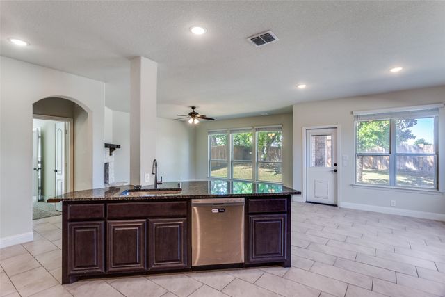 1029 Palo Oaks Drive, Burleson, TX 76028