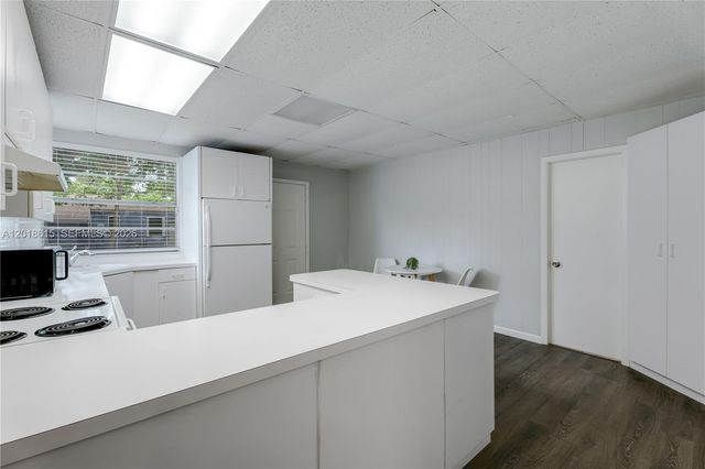 6531 SW 57th Pl, South Miami, FL 33143