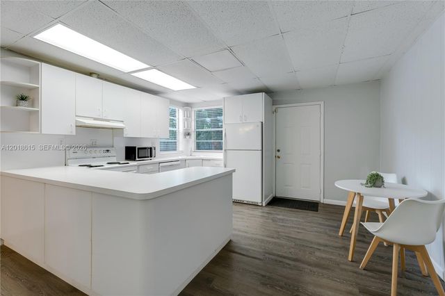6531 SW 57th Pl, South Miami, FL 33143