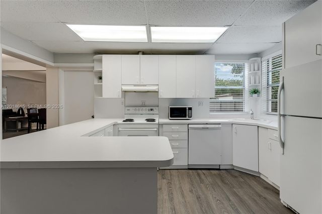 6531 SW 57th Pl, South Miami, FL 33143