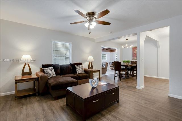 6531 SW 57th Pl, South Miami, FL 33143