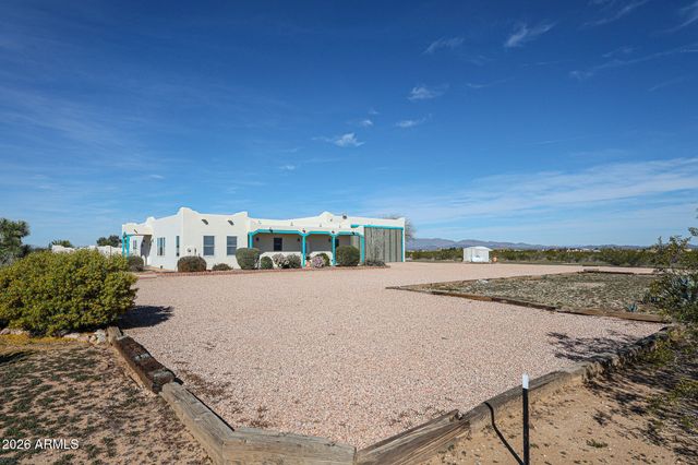 51340 W IVER Road, Aguila, AZ 85320