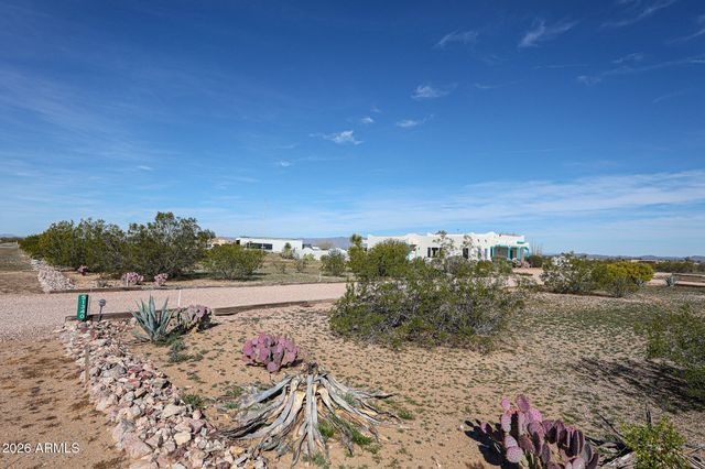 51340 W IVER Road, Aguila, AZ 85320