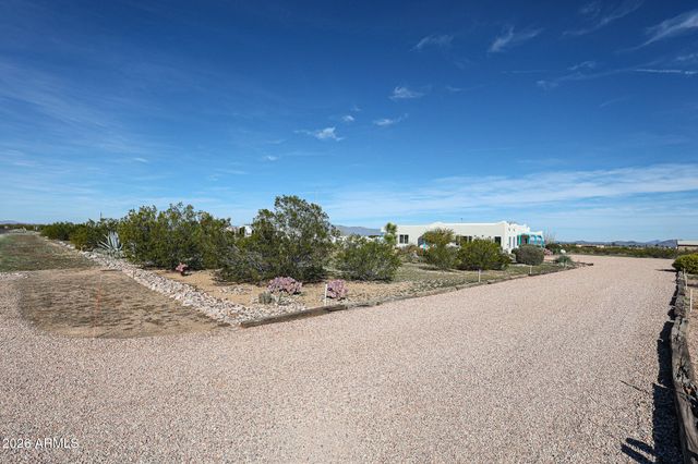 51340 W IVER Road, Aguila, AZ 85320