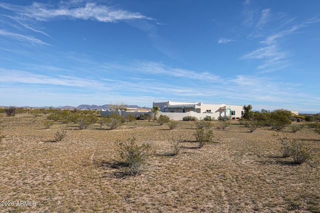 51340 W IVER Road, Aguila, AZ 85320