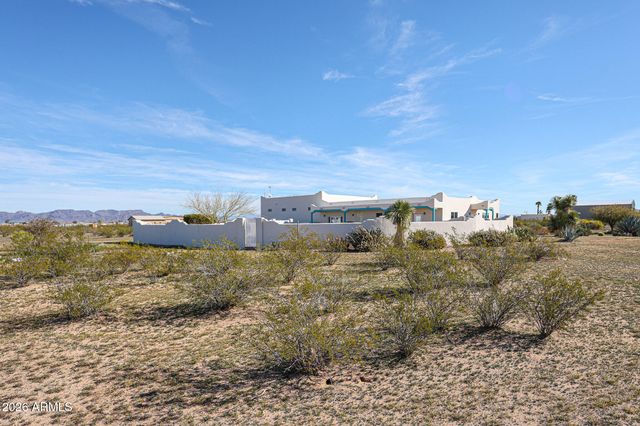 51340 W IVER Road, Aguila, AZ 85320